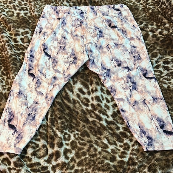Old Navy Marble Print Leggings - Picture 5 of 6
